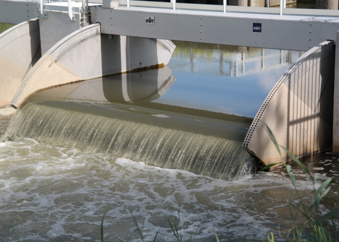 Overflow & Tilting Weirs
